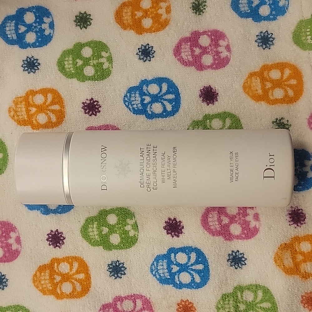 New DiorSnow White Reveal Melt Away Makeup Remover